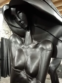 Кованая женская фигура